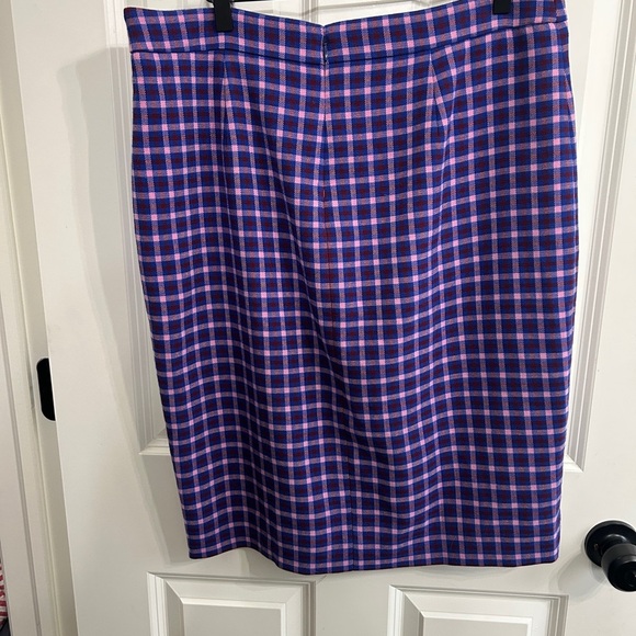 EUC like new size 12 Large J. Crew Purple Plaid Pencil Skirt with buttons. - Picture 6 of 14